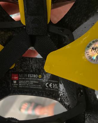 Casco met estro