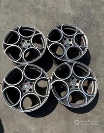 Cerchi in lega da 19 Alfa Romeo Stelvio