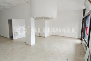 Oltre 3 vetrine a Maniago