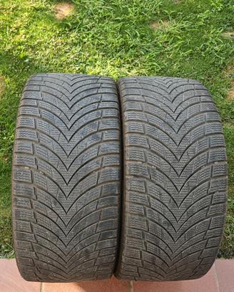 2 gomme 255 35 19 96 W Momo a 90 %