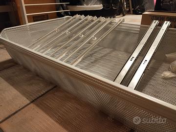 Ikea, cassetti e porta pantaloni