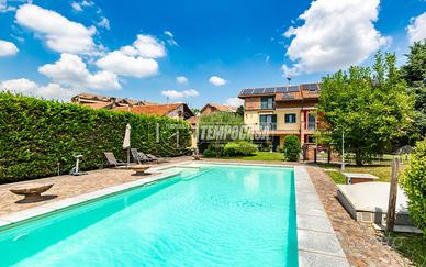 ELEGANTE VILLA CON PISCINA