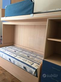 cameretta con 3 letti e mobili