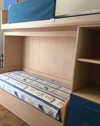 cameretta con 3 letti e mobili