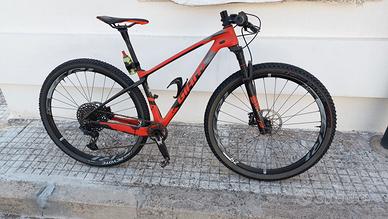 mtb Giant carbonio
