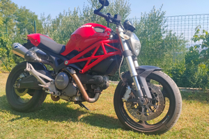 Ducati Monster 696 plus
