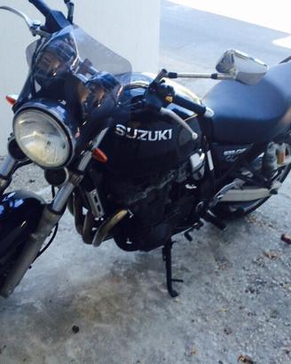 Suzuki GSX 750 Inazuma