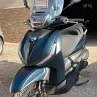 Beverly 300 2022