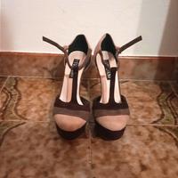Sandali con tacco marrone beige
