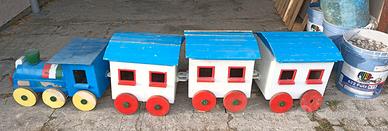 Trenino artigianale in legno