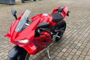 Ducati panigale v4s  2025