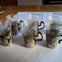 Set di 6 bicchierini con base e manico in metallo