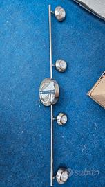 Moderno lampadario a LED con faretti orientabili