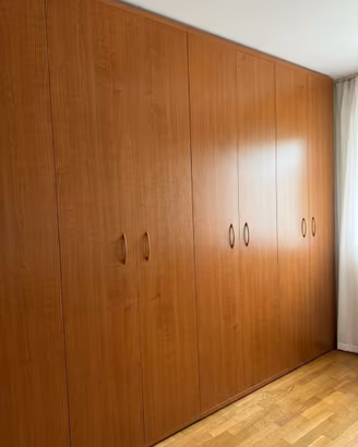 Armadio in legno massello