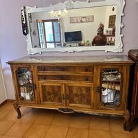 Mobile antico e specchio