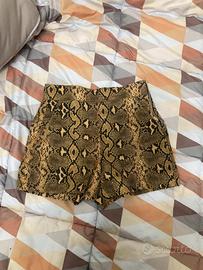 Pantaloncini eleganti pitonati