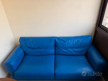 Divano in ecopelle (