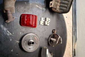 Vari pezzi originali Vespa 50 special