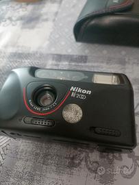 macchina fotografica analogica Nikon AF 200