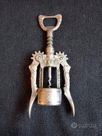 Due apribottiglie e cavatappi vintage