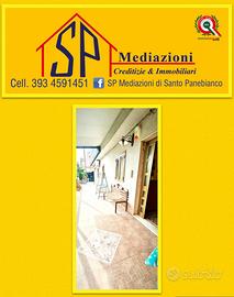 Singola spazio esterno con garage