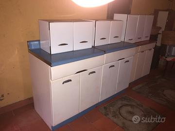 Mobili credenza in metallo smaltato design anni 50