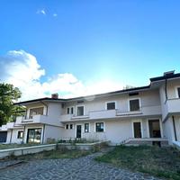 VILLA A SCHIERA A SUPINO