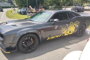 DODGE CHALLENGER 1320 6.4 DRAG RACE