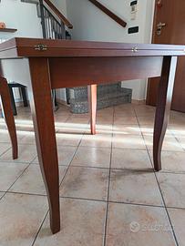 Tavolo in noce più 4 sedie