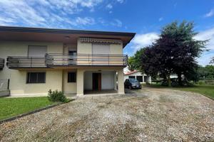 Ampia porzione di Bivilla con parco di 1400 mq