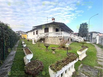 Villa di 300 m² con più di 5 locali a Carpiano