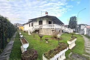 Villa di 300 m² con più di 5 locali a Carpiano
