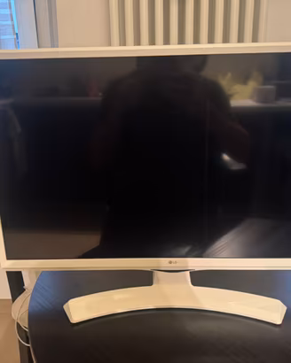 TV monitor LG, leggi caratteristiche in foto