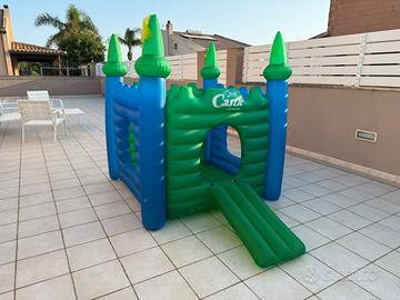 Castello gonfiabile per bambini