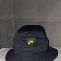 Cappello Nike stile pescatore