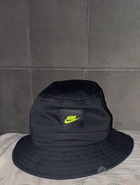 Cappello Nike stile pescatore