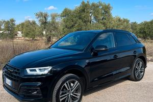 Audi Q5 S-line black edition 2.0 tdi 190 cv