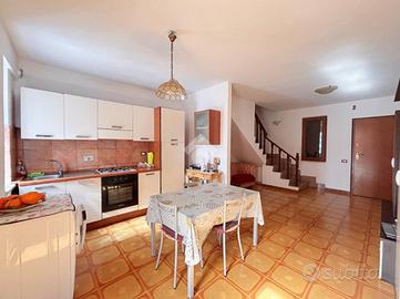 VILLA A SCHIERA A ANZIO