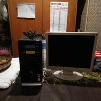 Computer HP - Monitor da 19" - Camera - Casse Medi