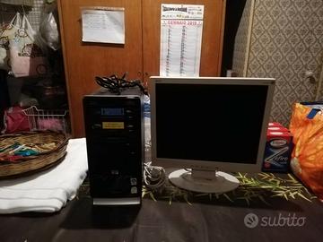 Computer HP - Monitor da 19" - Camera - Casse Medi