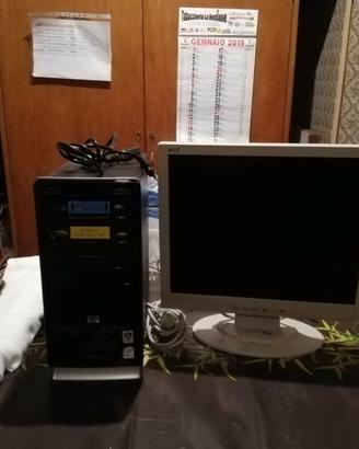 Computer HP - Monitor da 19" - Camera - Casse Medi