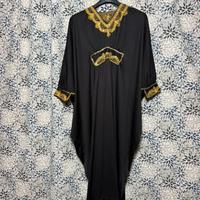 Caftano nero donna ricami oro elegante