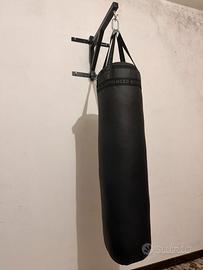 Sacco da boxe con base fissante