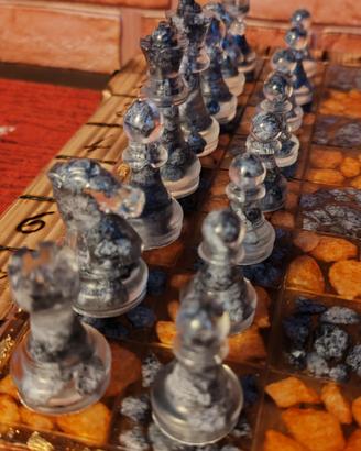 Scacchiera in legno e resina fatta a mano