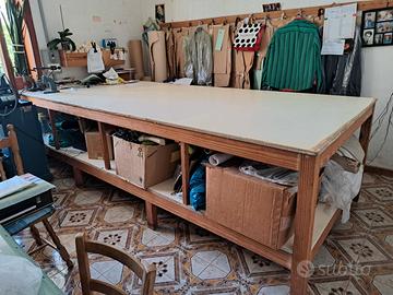 Tavolo da sartoria in legno con cassetti