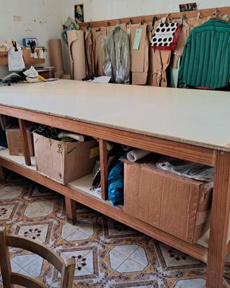 Tavolo da sartoria in legno con cassetti
