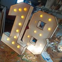 Numero 18 gigante con Luci