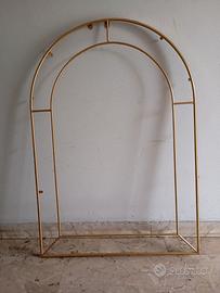 Cornice in metallo dorato