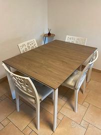 Tavolo allungabile con 4 sedie