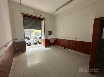 NEGOZIO A NAPOLI